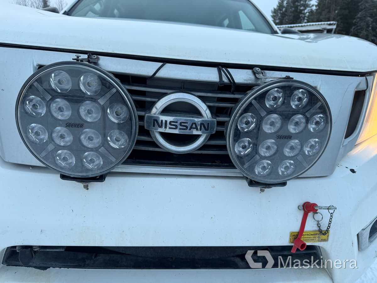 Fourgonnette Pickup Nissan Navara med flak: photos 48 Fourgonnette Pickup Nissan Navara med flak: photos 48