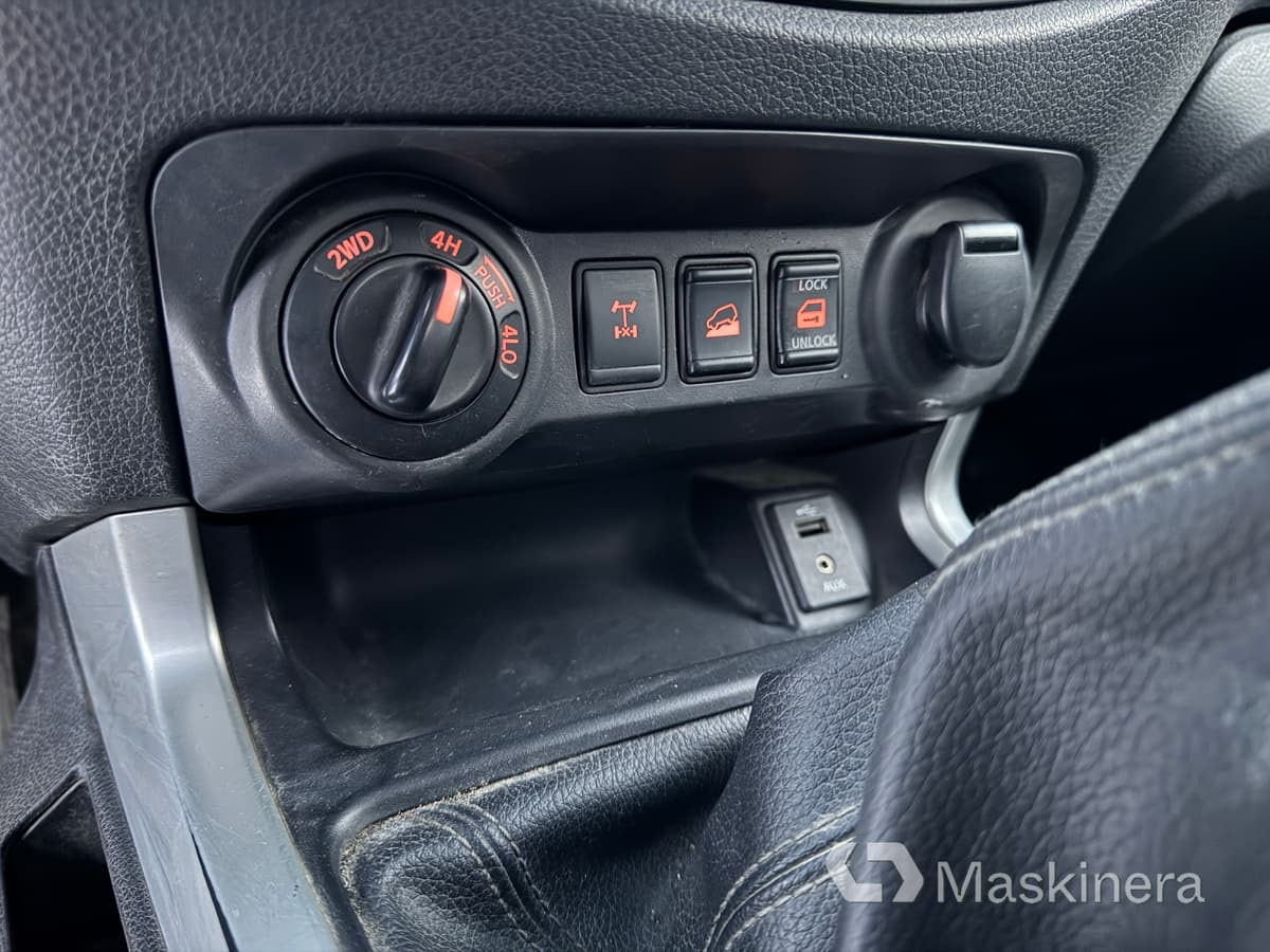 Fourgonnette Pickup Nissan Navara med flak: photos 20 Fourgonnette Pickup Nissan Navara med flak: photos 20