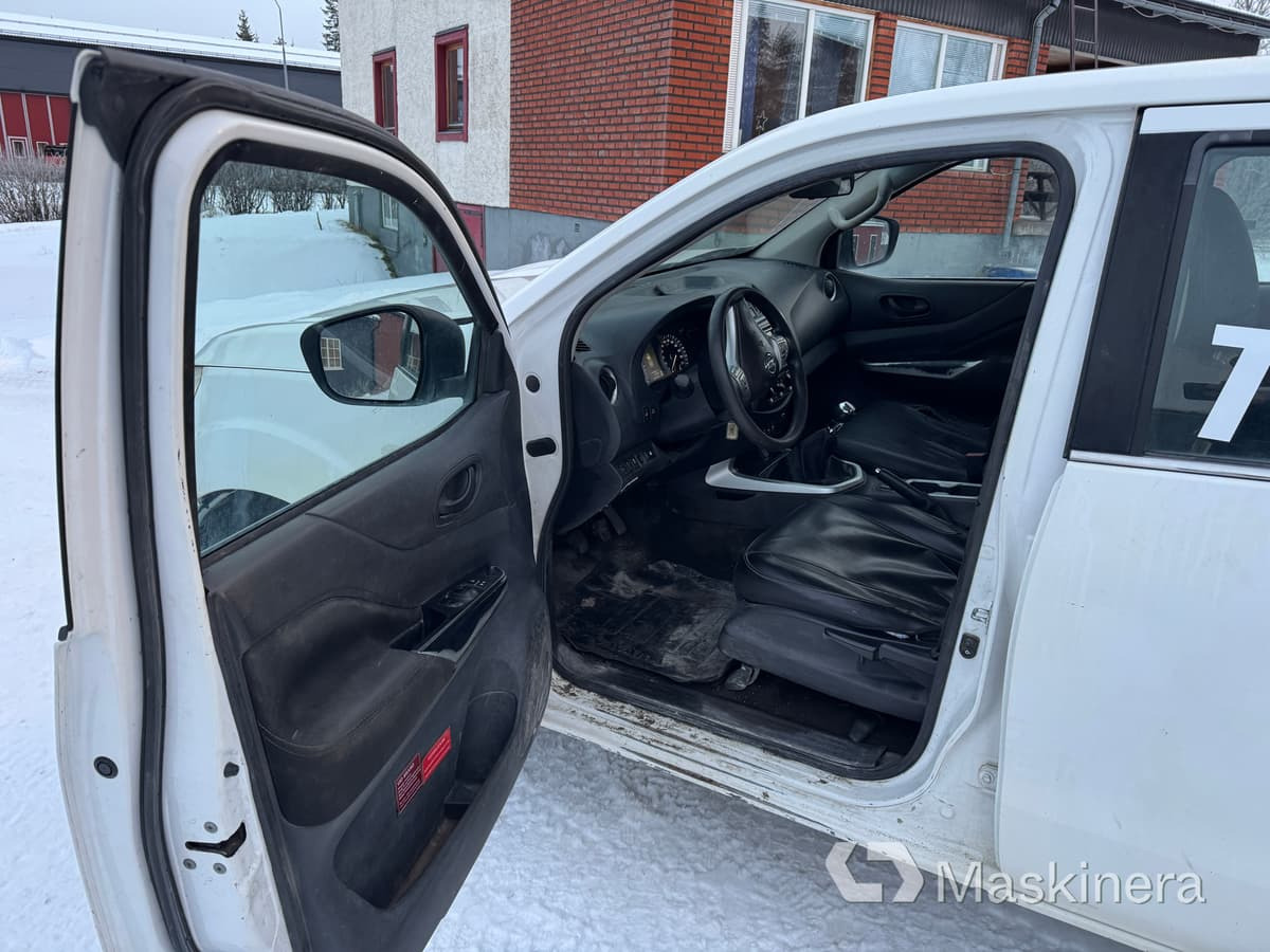 Fourgonnette Pickup Nissan Navara med flak: photos 9 Fourgonnette Pickup Nissan Navara med flak: photos 9