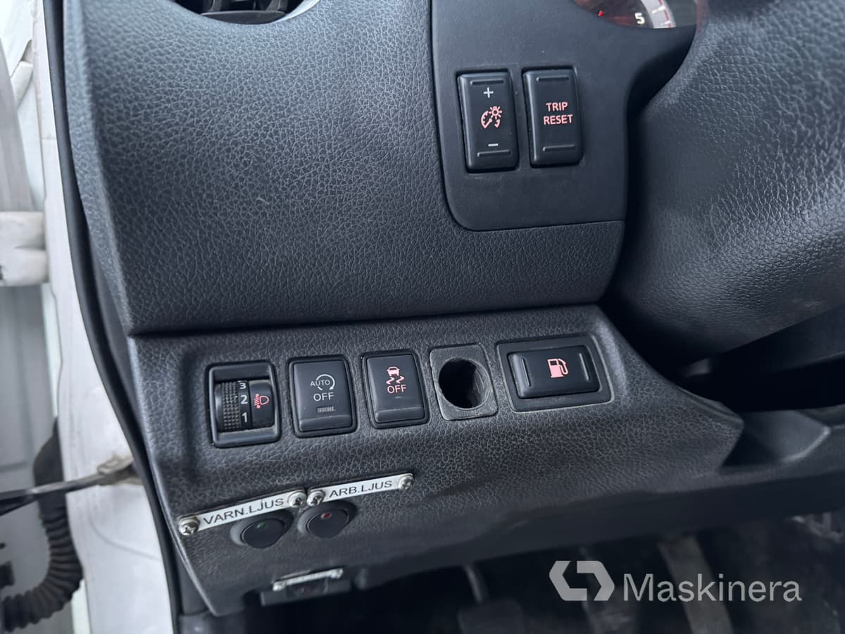 Fourgonnette Pickup Nissan Navara med flak: photos 15 Fourgonnette Pickup Nissan Navara med flak: photos 15