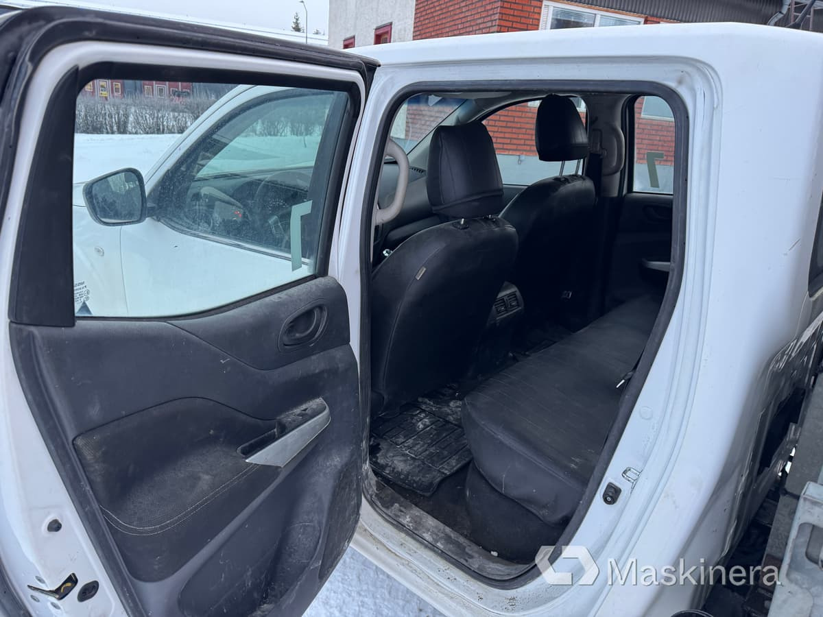 Fourgonnette Pickup Nissan Navara med flak: photos 27 Fourgonnette Pickup Nissan Navara med flak: photos 27