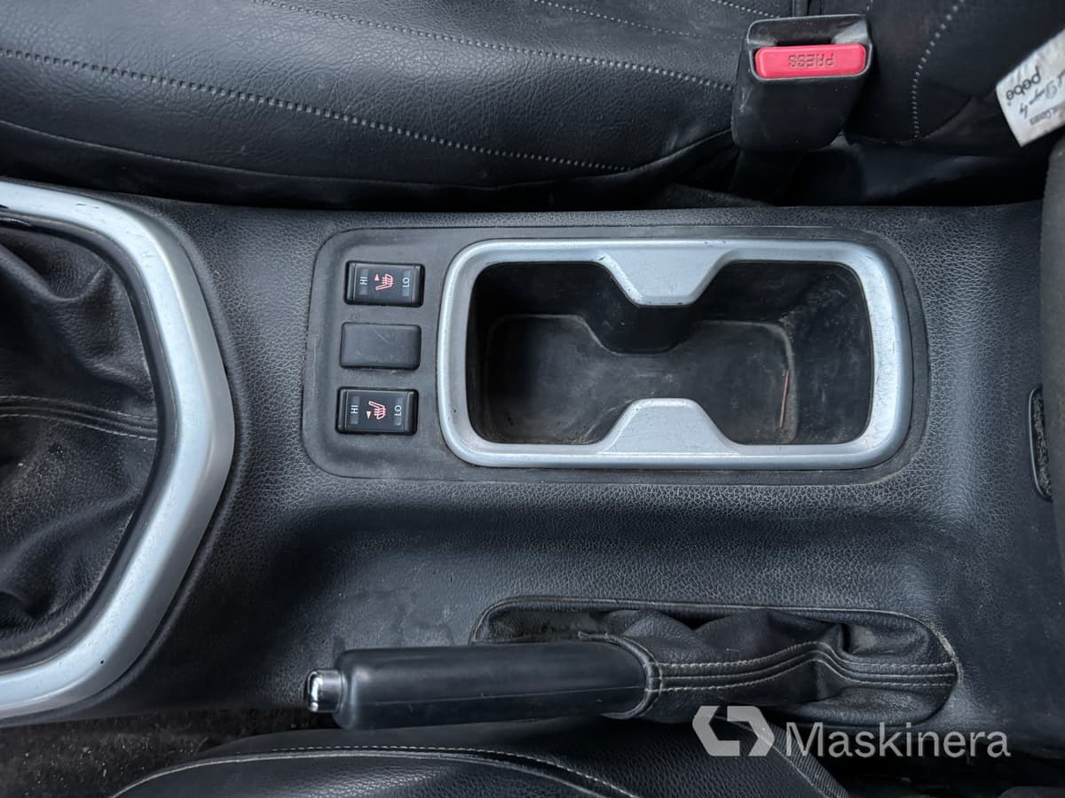 Fourgonnette Pickup Nissan Navara med flak: photos 18 Fourgonnette Pickup Nissan Navara med flak: photos 18