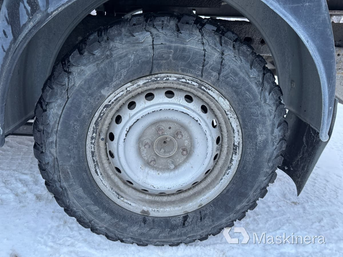 Fourgonnette Pickup Nissan Navara med flak: photos 40 Fourgonnette Pickup Nissan Navara med flak: photos 40