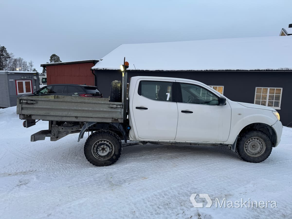 Fourgonnette Pickup Nissan Navara med flak: photos 6 Fourgonnette Pickup Nissan Navara med flak: photos 6