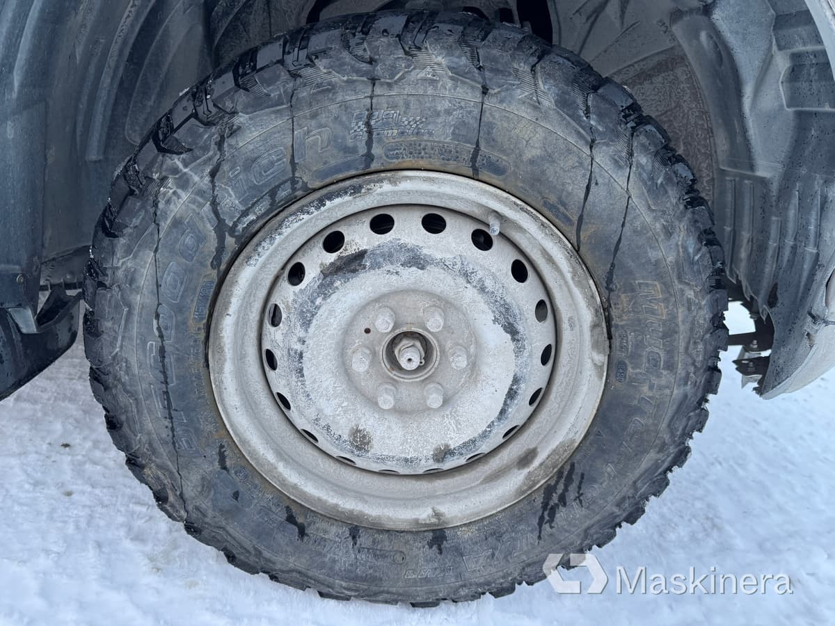 Fourgonnette Pickup Nissan Navara med flak: photos 45 Fourgonnette Pickup Nissan Navara med flak: photos 45