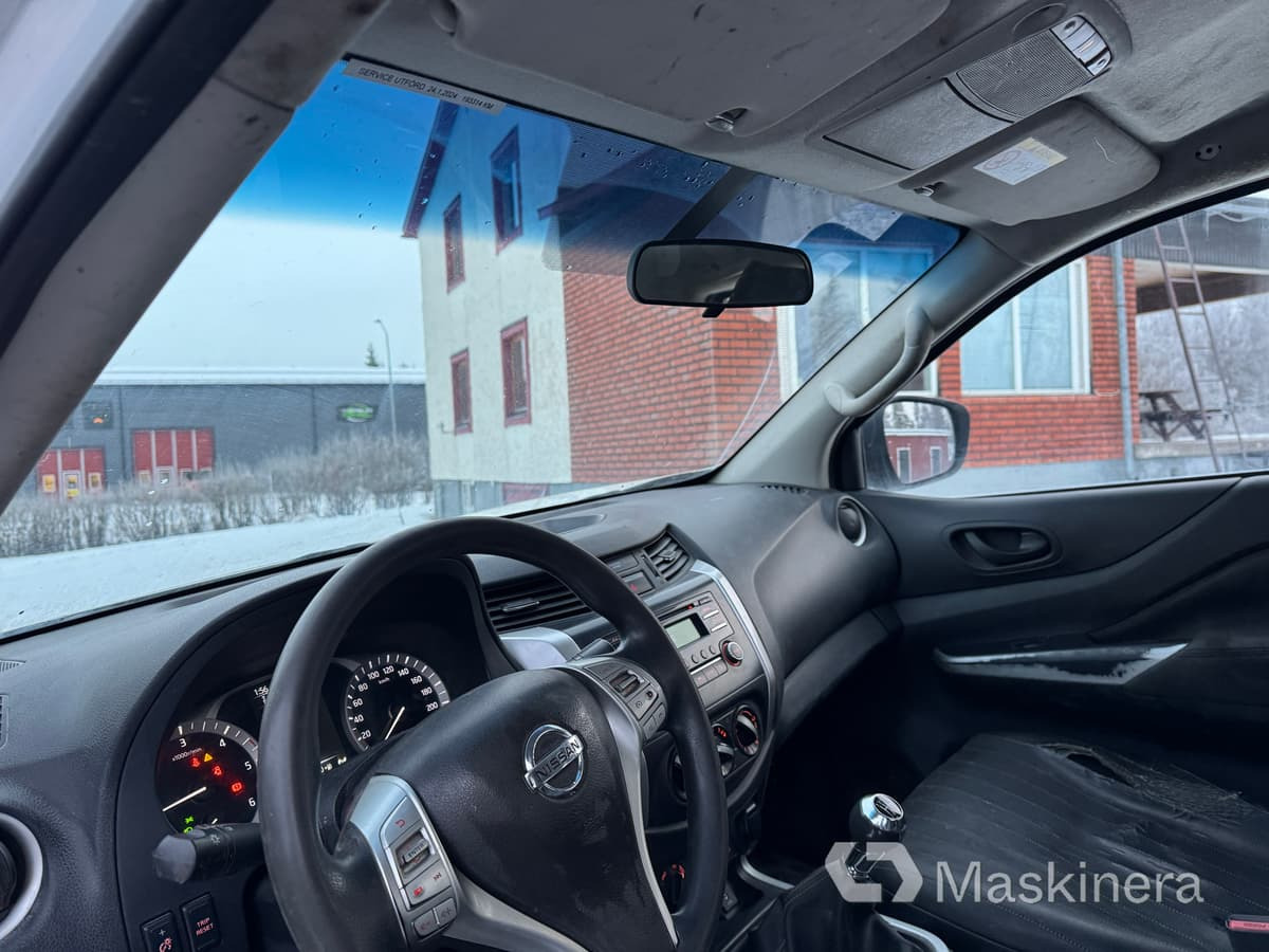 Fourgonnette Pickup Nissan Navara med flak: photos 22 Fourgonnette Pickup Nissan Navara med flak: photos 22