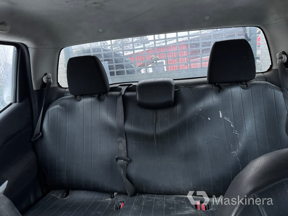 Fourgonnette Pickup Nissan Navara med flak: photos 23 Fourgonnette Pickup Nissan Navara med flak: photos 23