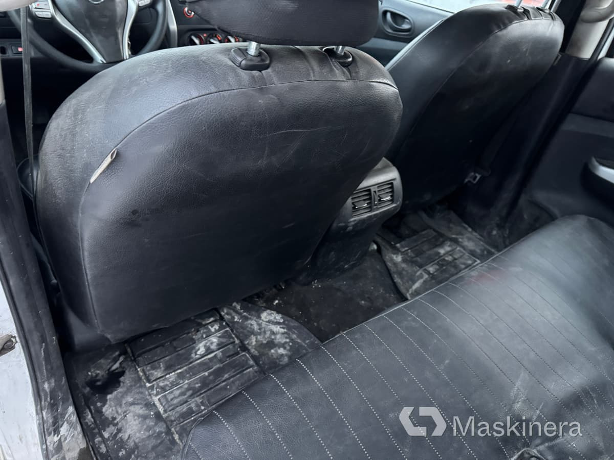 Fourgonnette Pickup Nissan Navara med flak: photos 30 Fourgonnette Pickup Nissan Navara med flak: photos 30