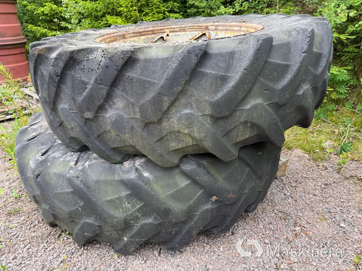 Pirelli 20.8 R 38 Traktordäck med Fälgbanor 20.8 R 38 - Roue complète: photos 1 Pirelli 20.8 R 38 Traktordäck med Fälgbanor 20.8 R 38 - Roue complète: photos 1