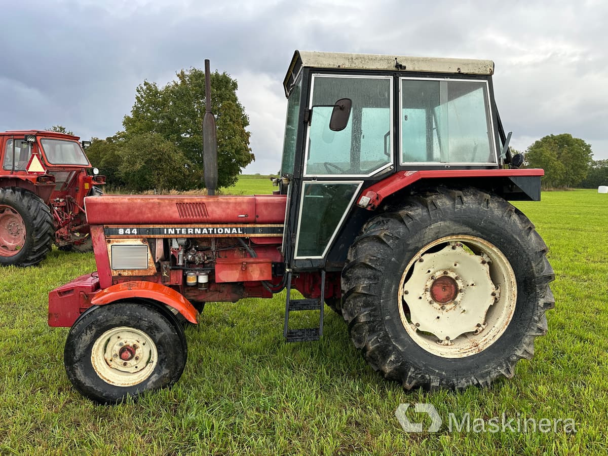 Traktor International 844 - Tracteur agricole: photos 2 Traktor International 844 - Tracteur agricole: photos 2