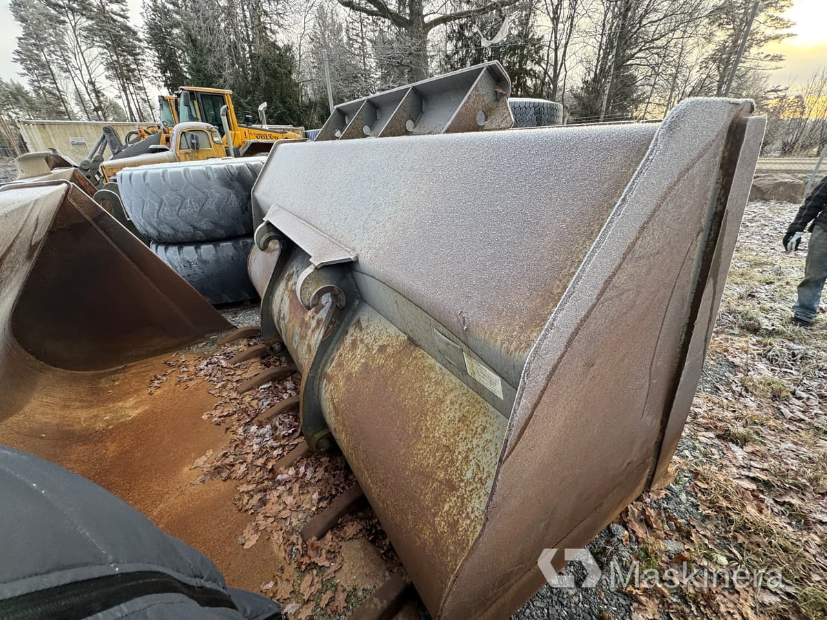 Volvo Equipment 93738S Volvo Hjullastarskopa stor stora BM - Godet pour chargeur: photos 3 Volvo Equipment 93738S Volvo Hjullastarskopa stor stora BM - Godet pour chargeur: photos 3