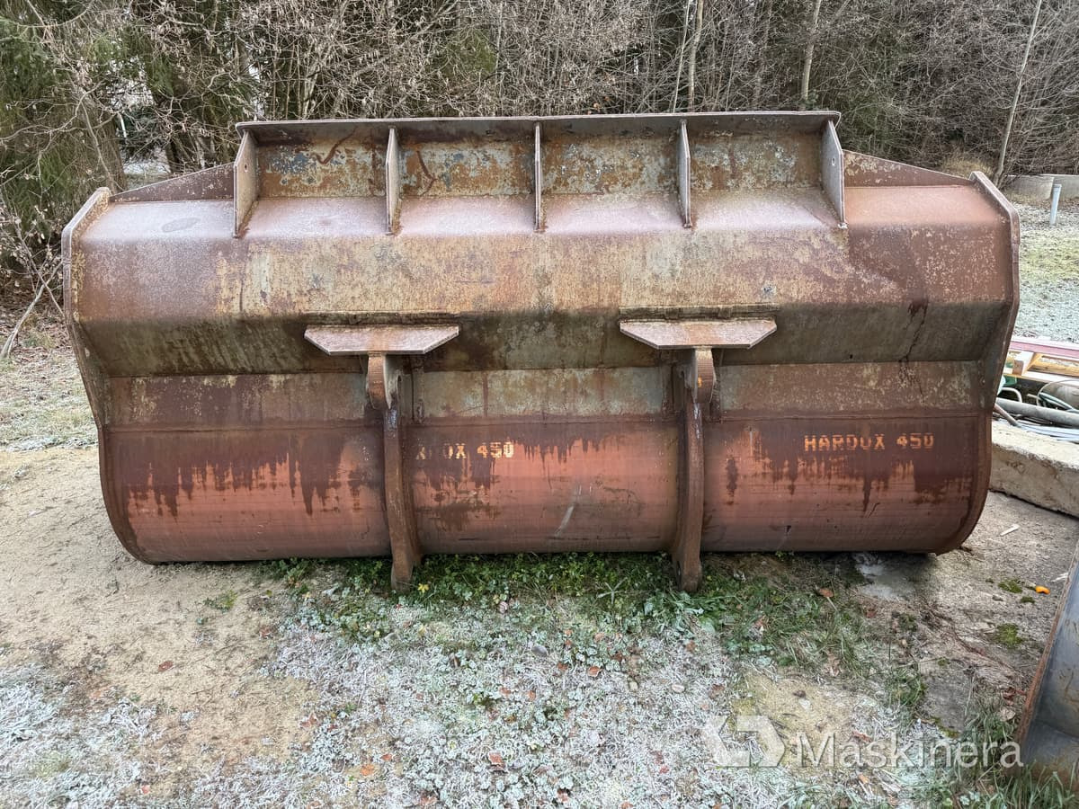 Volvo Equipments Hjullastarskopa Hardox botten - Godet pour chargeur: photos 3 Volvo Equipments Hjullastarskopa Hardox botten - Godet pour chargeur: photos 3