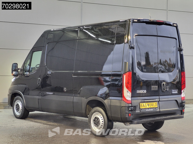 Iveco Daily 35S18 3.0L Automaat L2H2 3,5t Trekgewicht 180PK LED ACC Navi Airco Euro6 L2 Airco - Fourgon utilitaire: photos 2 Iveco Daily 35S18 3.0L Automaat L2H2 3,5t Trekgewicht 180PK LED ACC Navi Airco Euro6 L2 Airco - Fourgon utilitaire: photos 2
