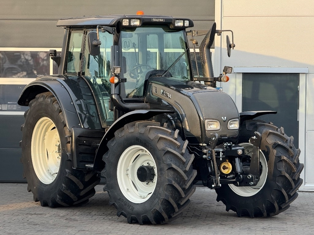 Valtra N 122 V  - Tracteur agricole: photos 2 Valtra N 122 V  - Tracteur agricole: photos 2