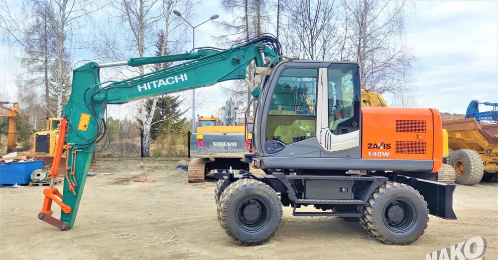 Hitachi ZX140W-3 - Pelle sur pneus: photos 1 Hitachi ZX140W-3 - Pelle sur pneus: photos 1