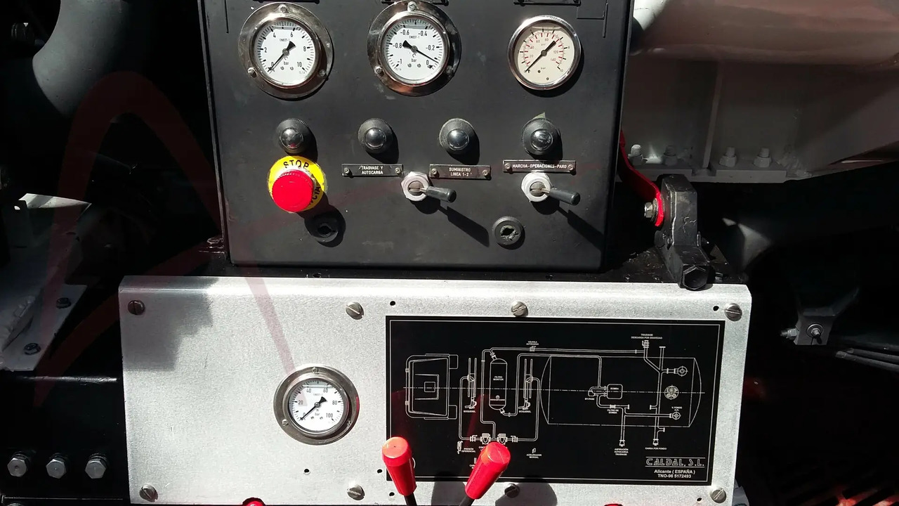 AVGAS B-100 - Camion citerne: photos 5 AVGAS B-100 - Camion citerne: photos 5