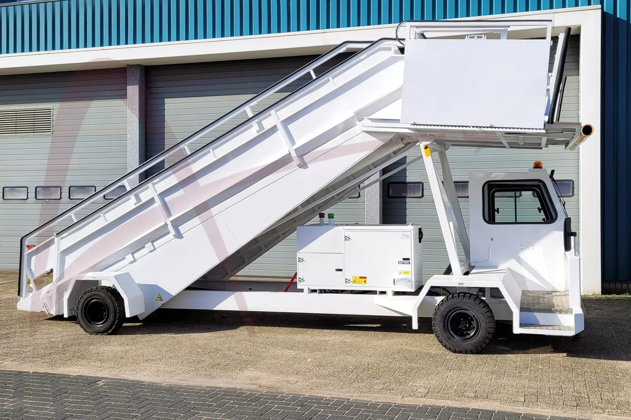 EINSA EDU-A - Escalier d'embarquement: photos 1 EINSA EDU-A - Escalier d'embarquement: photos 1