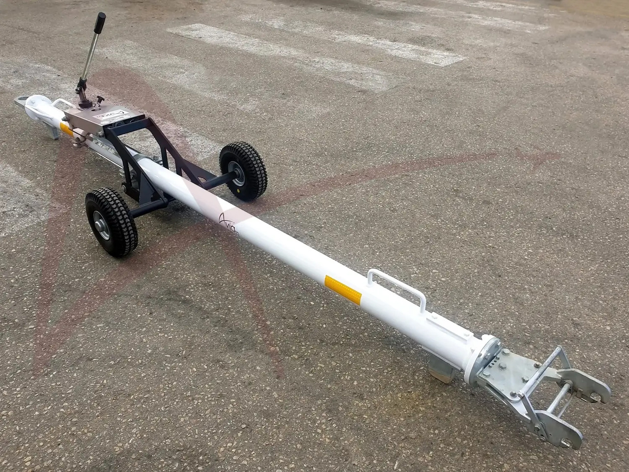 JMS J-TOW DASH8-4 - Équipement aéroportuaire: photos 1 JMS J-TOW DASH8-4 - Équipement aéroportuaire: photos 1