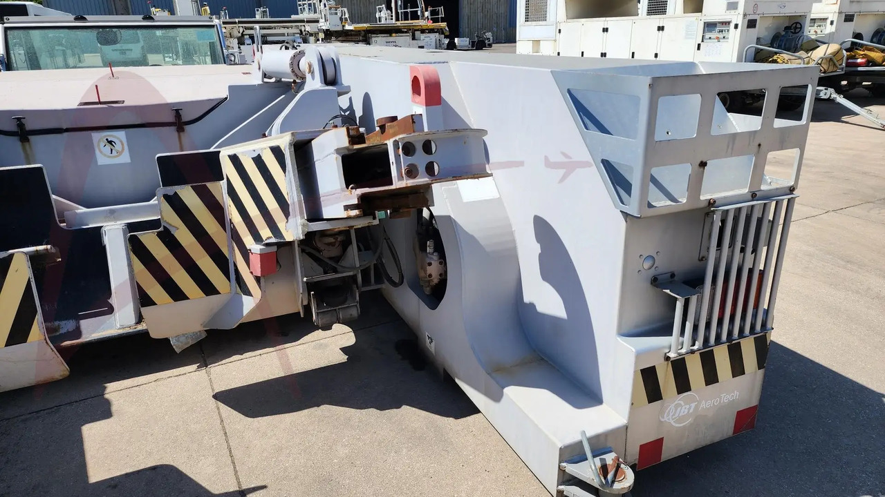 JBT AEROTECH EXPEDITER 400 - Tracteur d'avions: photos 4 JBT AEROTECH EXPEDITER 400 - Tracteur d'avions: photos 4