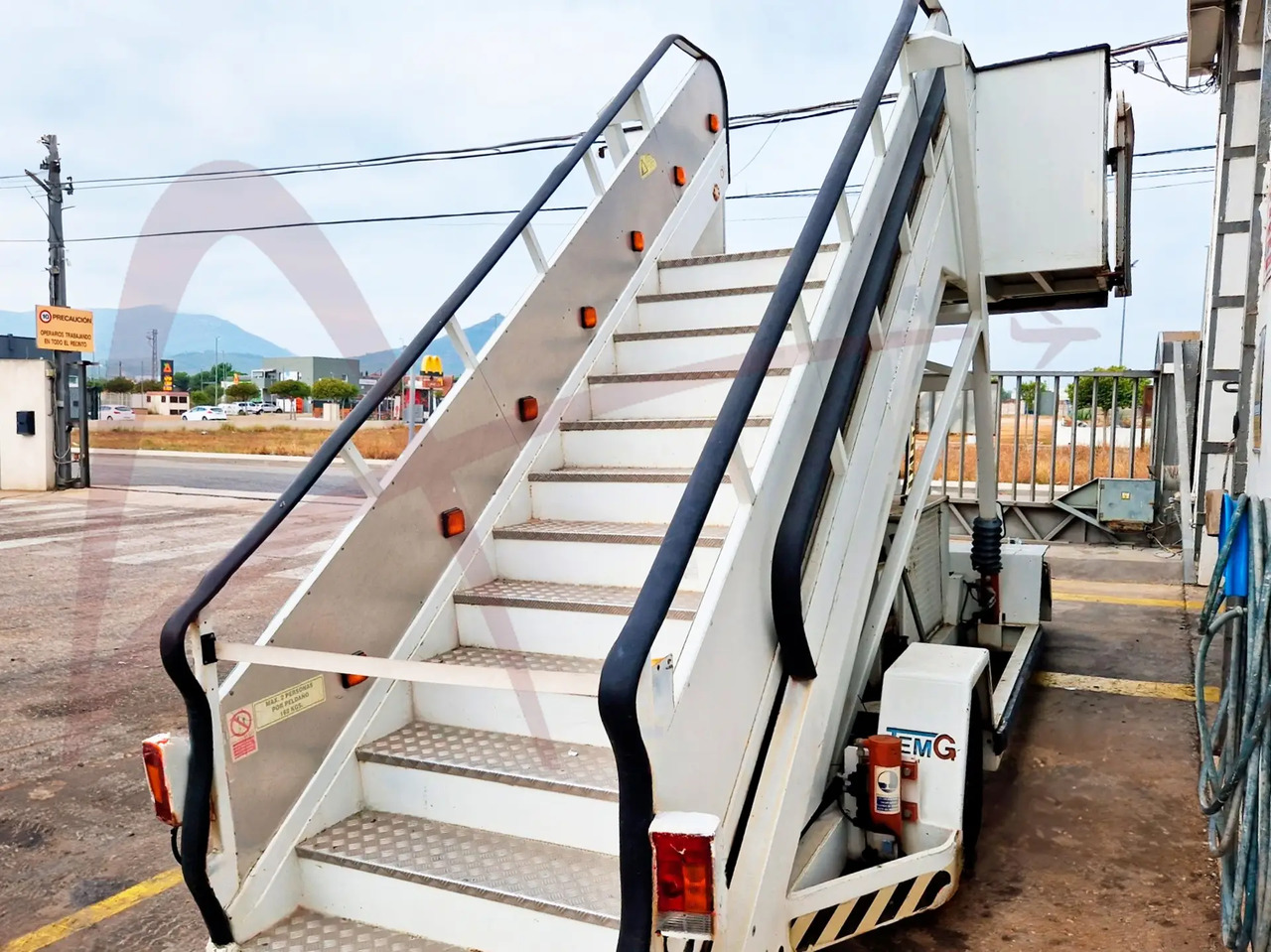 TEMG TG-2244 - Escalier d'embarquement: photos 2 TEMG TG-2244 - Escalier d'embarquement: photos 2