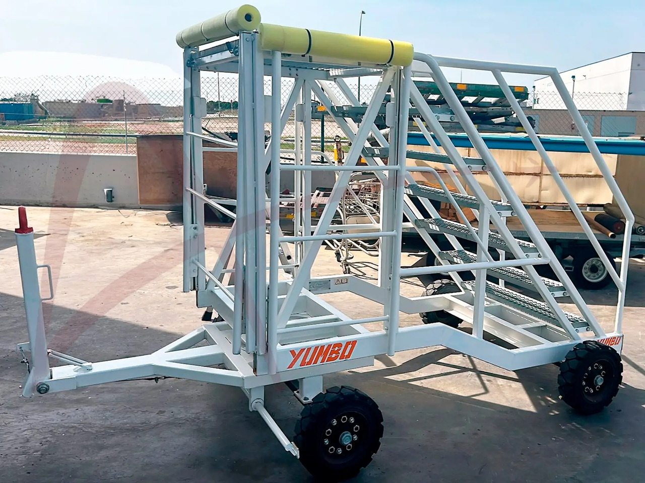 YUMBO ESM.105.000 - Escalier d'embarquement: photos 1 YUMBO ESM.105.000 - Escalier d'embarquement: photos 1