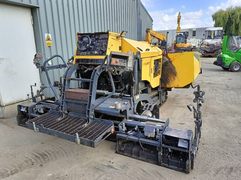 Bomag BF 223 C asfalteermachine asphalt paver dynamo - Finisseur: photos 2 Bomag BF 223 C asfalteermachine asphalt paver dynamo - Finisseur: photos 2