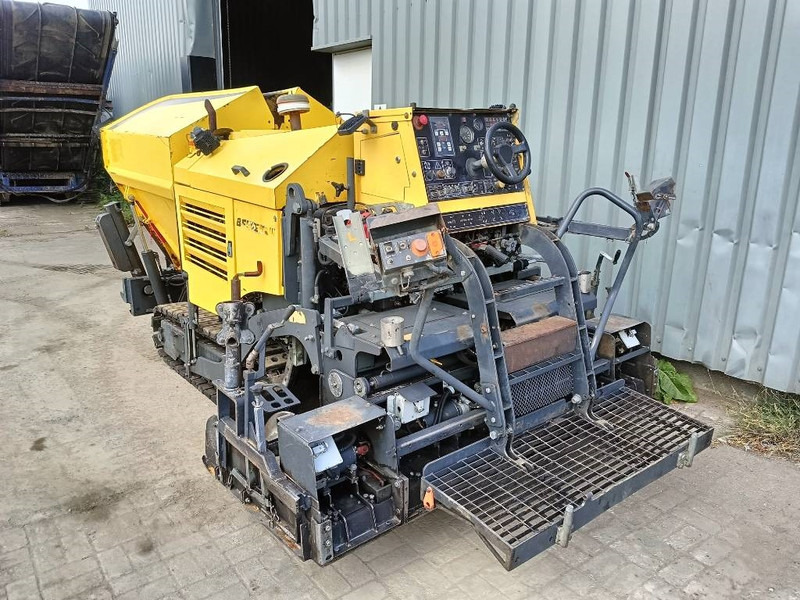 Bomag BF 223 C asfalteermachine asphalt paver dynamo - Finisseur: photos 4 Bomag BF 223 C asfalteermachine asphalt paver dynamo - Finisseur: photos 4