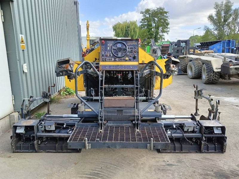 Bomag BF 223 C asfalteermachine asphalt paver dynamo - Finisseur: photos 3 Bomag BF 223 C asfalteermachine asphalt paver dynamo - Finisseur: photos 3
