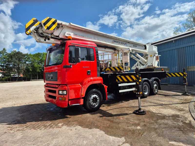 Bronto skylift 28-2T1 28 m hi lift hoogwerker MAN TGA 26. - Camion avec nacelle: photos 3 Bronto skylift 28-2T1 28 m hi lift hoogwerker MAN TGA 26. - Camion avec nacelle: photos 3
