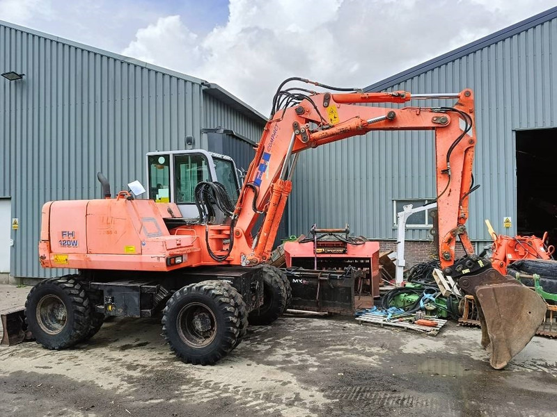 FIAT-HITACHI FH120W bandenkraan Wheel Excavator graafmachine - Pelle sur pneus: photos 1 FIAT-HITACHI FH120W bandenkraan Wheel Excavator graafmachine - Pelle sur pneus: photos 1