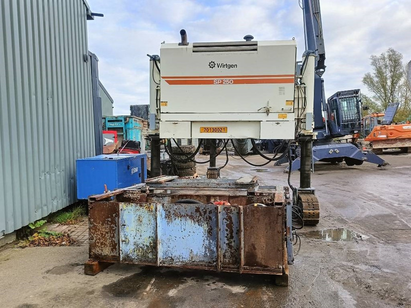 Wirtgen SP 250 500 beton bekisting machine sleep - Finisseur: photos 5 Wirtgen SP 250 500 beton bekisting machine sleep - Finisseur: photos 5