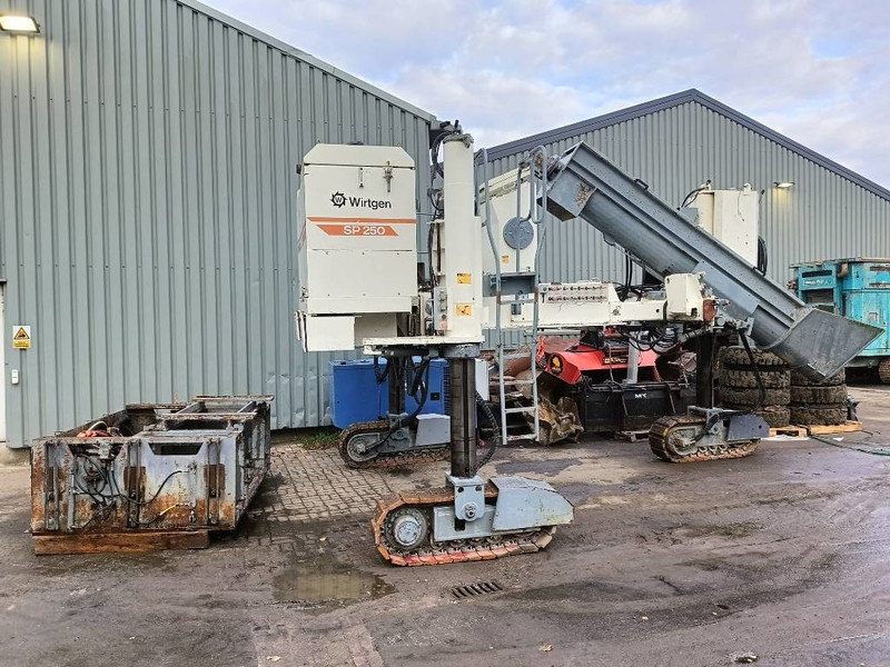 Wirtgen SP 250 500 beton bekisting machine sleep - Finisseur: photos 2 Wirtgen SP 250 500 beton bekisting machine sleep - Finisseur: photos 2