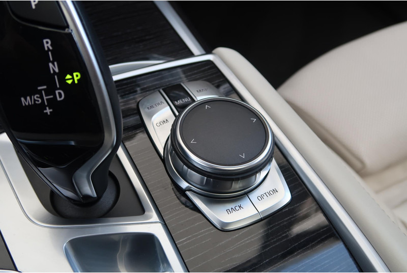 BMW 7 Serie 740Ld xDrive High Executive M-PAKKET/ MASSAGE/ PANO/ DEALER OND/ VOL! - crédit-bail BMW 7 Serie 740Ld xDrive High Executive M-PAKKET/ MASSAGE/ PANO/ DEALER OND/ VOL!: photos 11