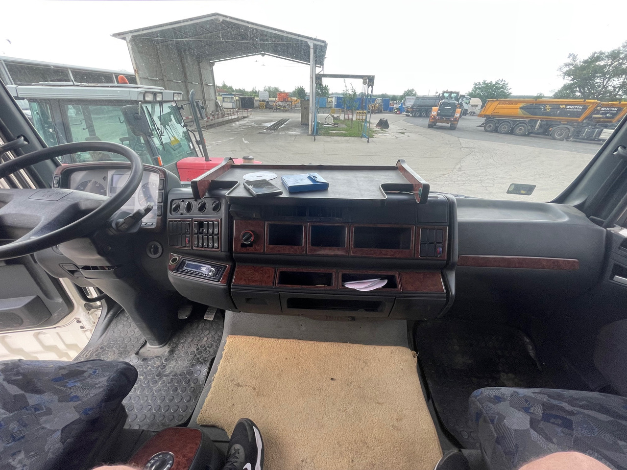 Tracteur routier MAN TGA 26.480 6x4: photos 10