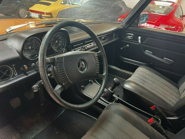 MERCEDES-BENZ 200 D/8 W115 - Berline: photos 4 MERCEDES-BENZ 200 D/8 W115 - Berline: photos 4