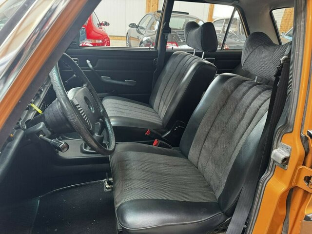 MERCEDES-BENZ 200 D/8 W115 - Berline: photos 3 MERCEDES-BENZ 200 D/8 W115 - Berline: photos 3
