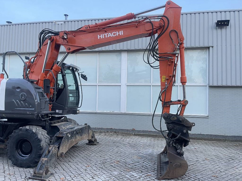 Pelle sur pneus Hitachi ZX 140 W-3: photos 18 Pelle sur pneus Hitachi ZX 140 W-3: photos 18