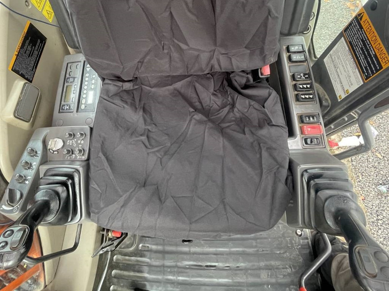 Pelle sur pneus Hitachi ZX 140 W-3: photos 13 Pelle sur pneus Hitachi ZX 140 W-3: photos 13