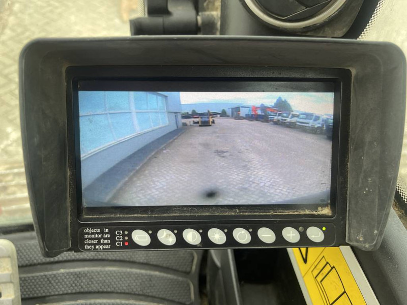 Pelle sur chenille JCB JS 220 N LC 2012 CE: photos 15