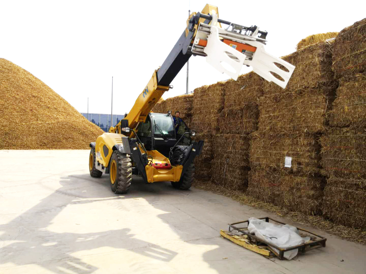 XCMG Certified Used 4.5t Small Telescopic Boom Telehandler Forklift Xc6-1056vn - Chariot télescopique: photos 4 XCMG Certified Used 4.5t Small Telescopic Boom Telehandler Forklift Xc6-1056vn - Chariot télescopique: photos 4