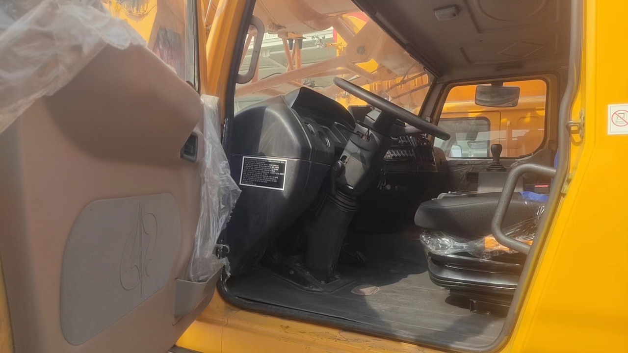 Grue tout-terrain XCMG Factory Second Hand Mobile Truck Crane QAY200 200 Ton All Terrain Cranes In Good Condition: photos 6 Grue tout-terrain XCMG Factory Second Hand Mobile Truck Crane QAY200 200 Ton All Terrain Cranes In Good Condition: photos 6