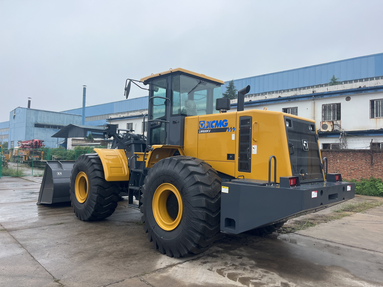 XCMG LW600KV 6 ton diesel wheel loader in good condition - Chargeuse sur pneus: photos 2 XCMG LW600KV 6 ton diesel wheel loader in good condition - Chargeuse sur pneus: photos 2