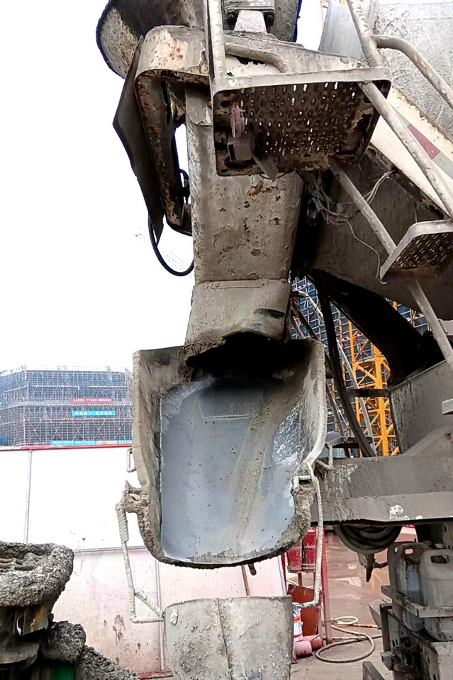 XCMG Official G4804B Second Hand Concrete Mixer Cement Truck 12m³ Cement Mixer Sale - Camion malaxeur: photos 5 XCMG Official G4804B Second Hand Concrete Mixer Cement Truck 12m³ Cement Mixer Sale - Camion malaxeur: photos 5