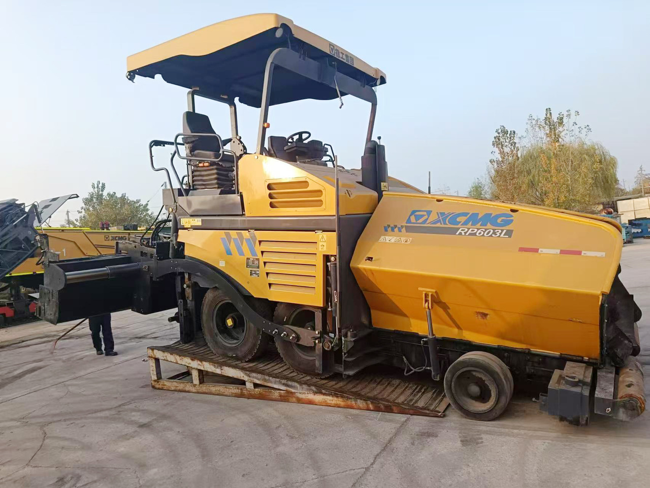 XCMG Official Road Construction Machinery RP603L 6m Used Asphalt Paver Machines Hot Sale - Finisseur: photos 2 XCMG Official Road Construction Machinery RP603L 6m Used Asphalt Paver Machines Hot Sale - Finisseur: photos 2
