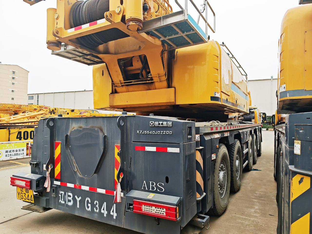 XCMG Official Second Hand Pickup Truck Crane XCA200L8 200 Ton 8-Section Arm Mobile Crane Machine - Grue tout-terrain: photos 4 XCMG Official Second Hand Pickup Truck Crane XCA200L8 200 Ton 8-Section Arm Mobile Crane Machine - Grue tout-terrain: photos 4