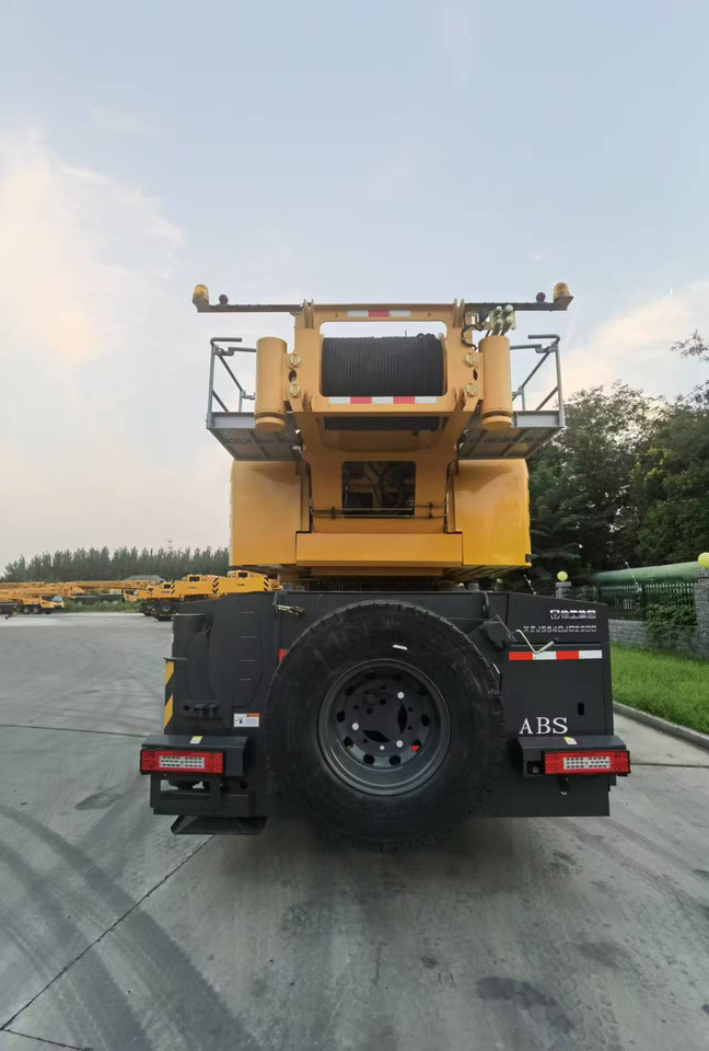 XCMG Official Used 200ton Truck Lifting Crane XCA200L8 Hydraulic Mobile Crane Price List - Grue tout-terrain: photos 3 XCMG Official Used 200ton Truck Lifting Crane XCA200L8 Hydraulic Mobile Crane Price List - Grue tout-terrain: photos 3