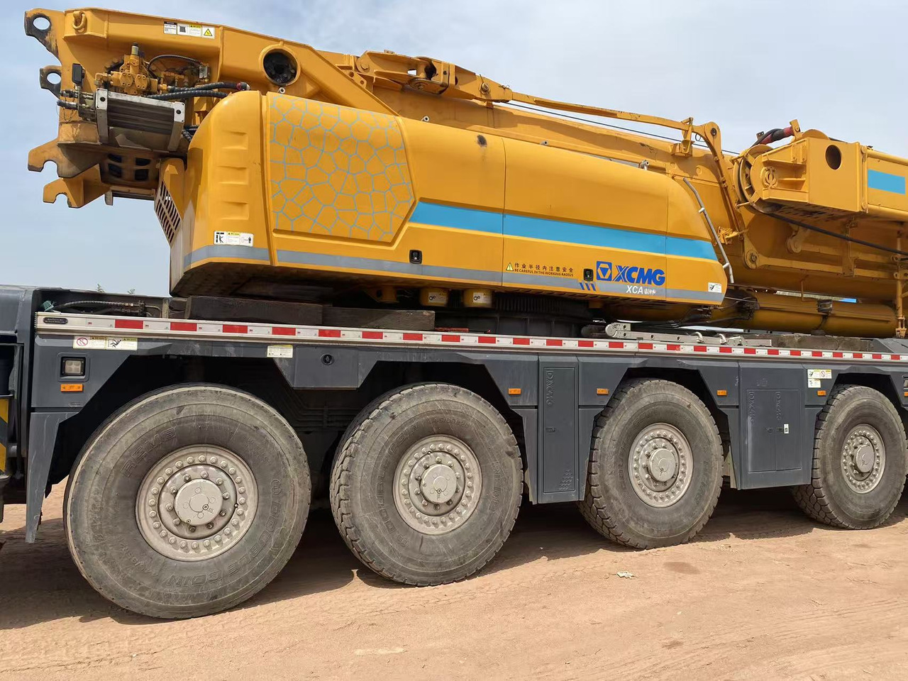 XCMG Official Used All Terrain Crane XCA300-1 300 Ton Mobile Crane Price - Grue tout-terrain: photos 5 XCMG Official Used All Terrain Crane XCA300-1 300 Ton Mobile Crane Price - Grue tout-terrain: photos 5