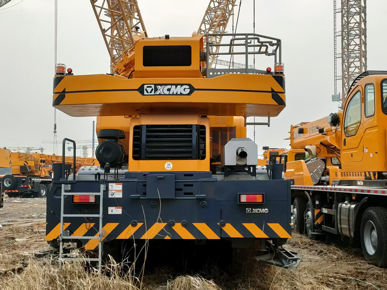 XCMG Popular Used Rough Terrain Crane XCR55L5_S 55T Hydrauli Crane Low Price - Grue automotrice lente: photos 4 XCMG Popular Used Rough Terrain Crane XCR55L5_S 55T Hydrauli Crane Low Price - Grue automotrice lente: photos 4