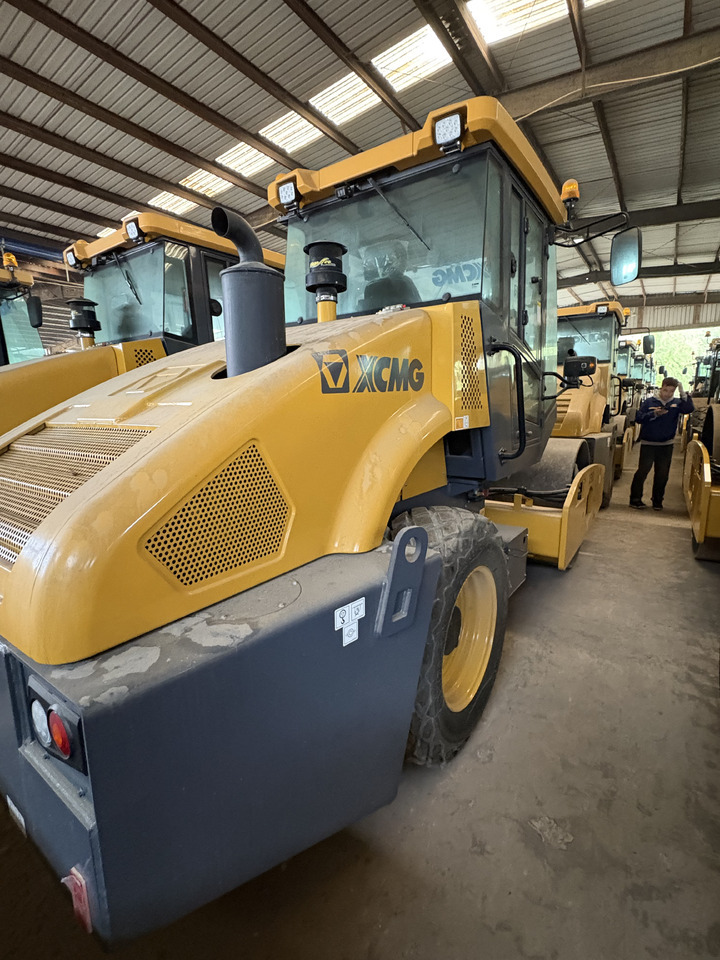 XCMG Used XS83 8 ton small single drum compactor road roller with diesel engine - Rouleau compresseur: photos 5 XCMG Used XS83 8 ton small single drum compactor road roller with diesel engine - Rouleau compresseur: photos 5