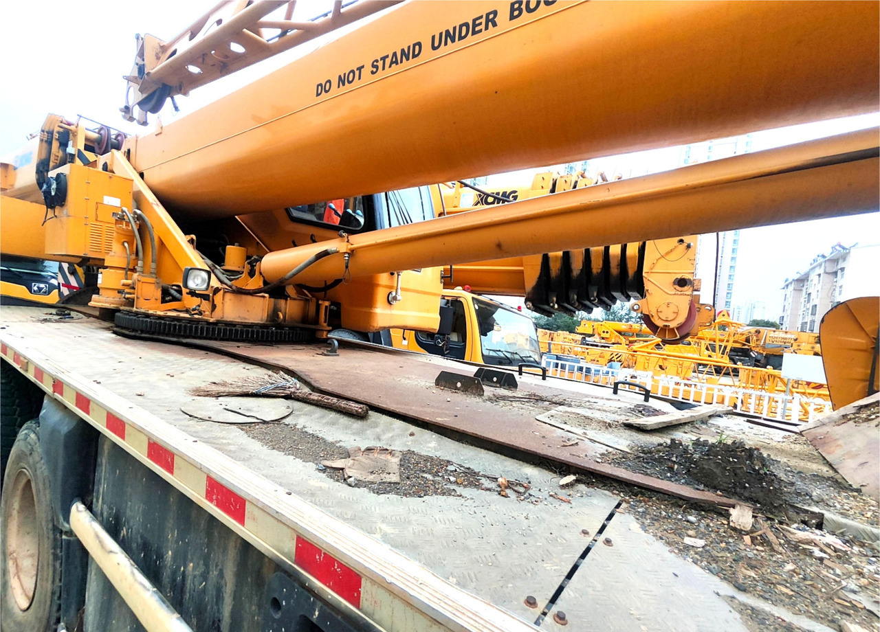 XCMG XCT20L5 20ton used 5-section mobile hydraulic truck crane price - Grue mobile: photos 2 XCMG XCT20L5 20ton used 5-section mobile hydraulic truck crane price - Grue mobile: photos 2